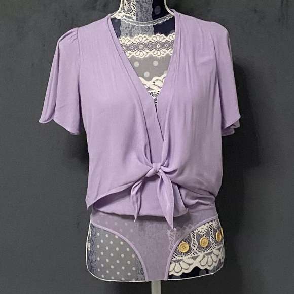 Revolve ASTR The Label Cory Bodysuit Lavender Flutter Sleeve V-neck Womens S Top - Picture 2 of 9